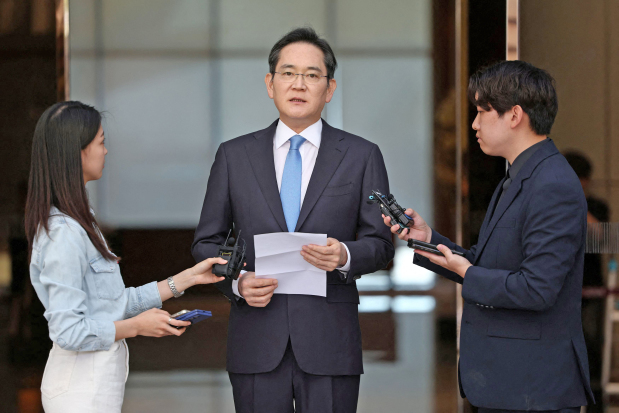 Samsung and South Korea union to resume pay talks